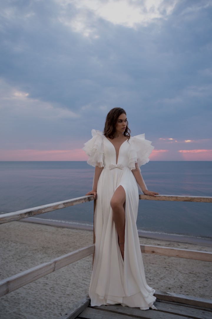Свадебное платье Нарина А-силуэт , 2022 год, Длинное, С рукавами, Со шлейфом 