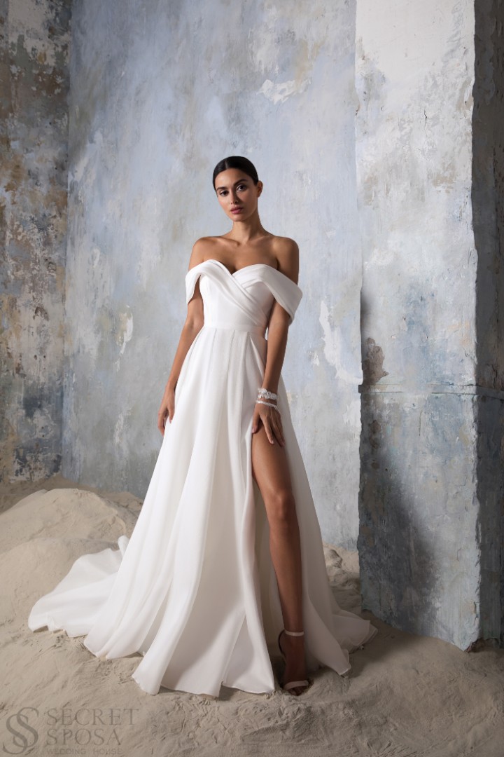 Свадебное платье Лабриса А-силуэт , 2022 год, Большие размеры, Легкие, С корсетом, С открытой спиной, Со шлейфом 