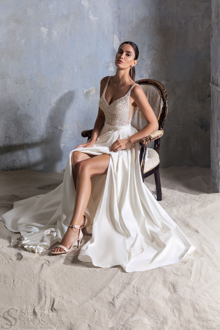 Свадебное платье Лусия А-силуэт , 2022 год, Блестящие, Легкие, Простые, С открытой спиной, Со шлейфом 